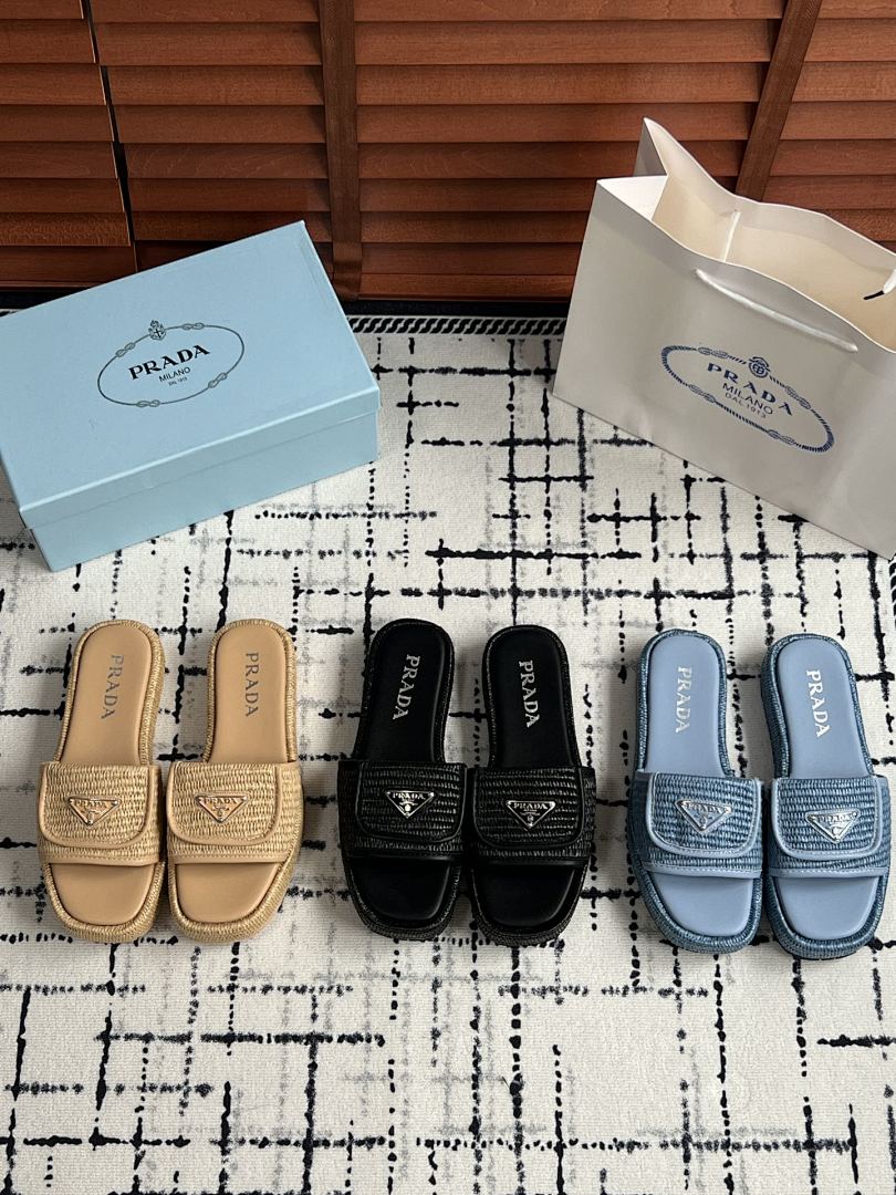 Prada Triangle Logo Slide Sandal · G18P — תמונה 3