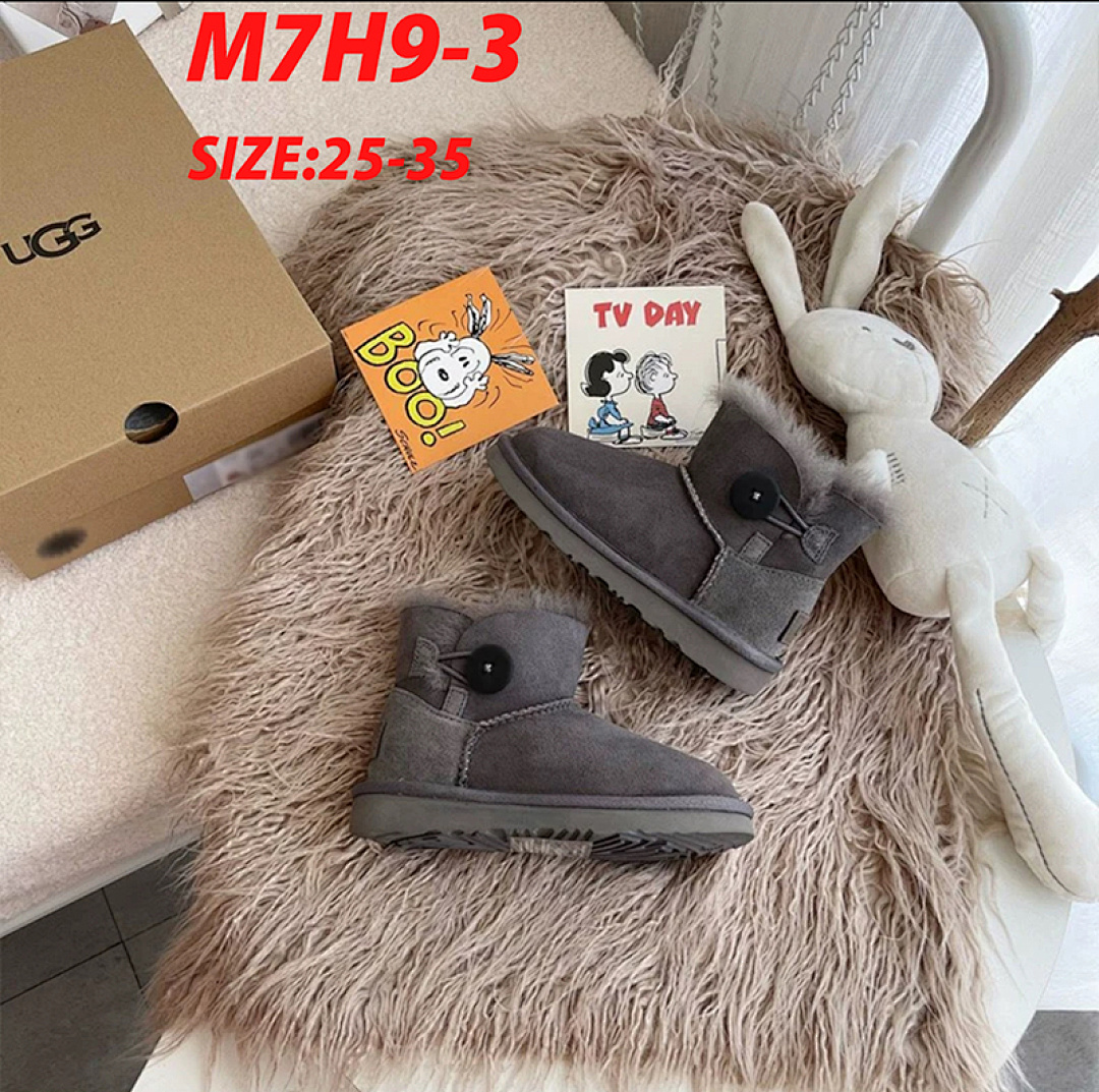 UGG Mini Bailey Button · M7H9 — תמונה 6
