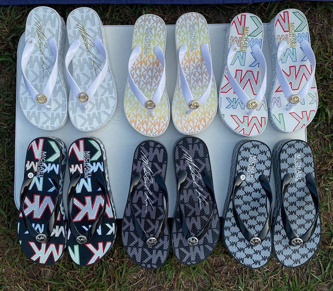 Michael Kors Signature Logo Flip Flops · SOSO — תמונה 7