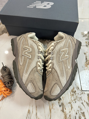 New Balance 204L · X5R2