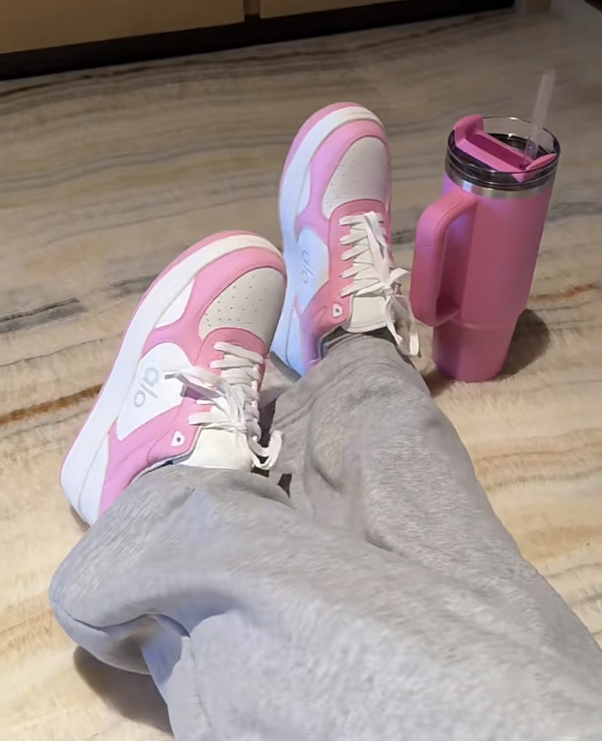 Alo Yoga Recovery Mode Sneaker · QWY — תמונה 4