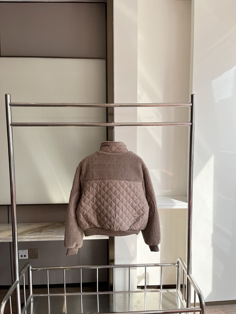 Alo Yoga Sherpa Edge Bomber · 5AT — תמונה 4