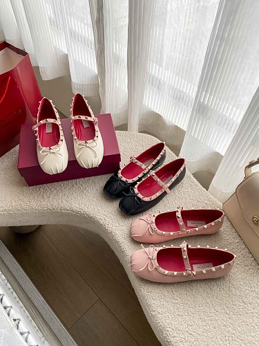 Valentino Rockstud Mary-Jane Ballerina · JZ62