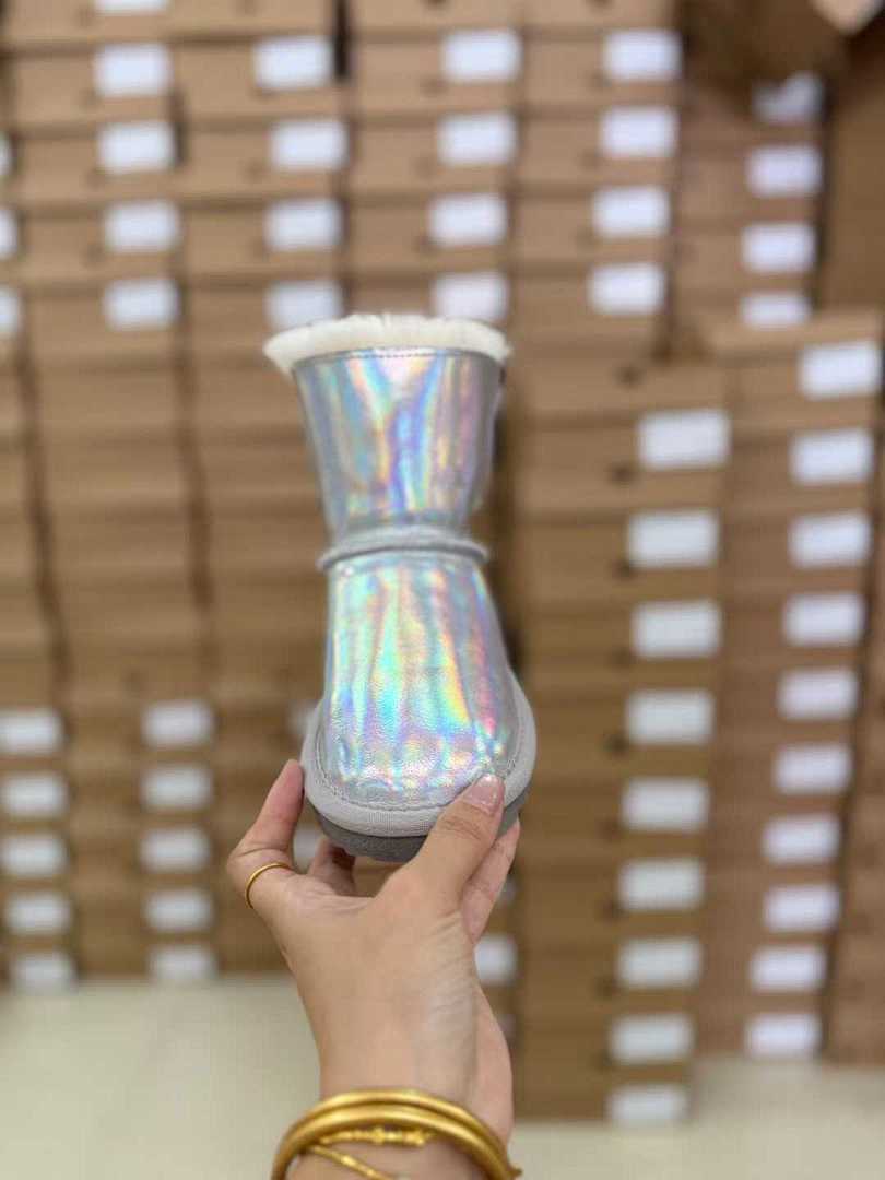 UGG Classic Mini Iridescent · PP7 — תמונה 3