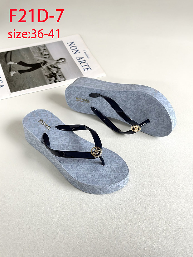 Michael Kors Bedford Signature Logo Flip Flop · F21D — תמונה 13