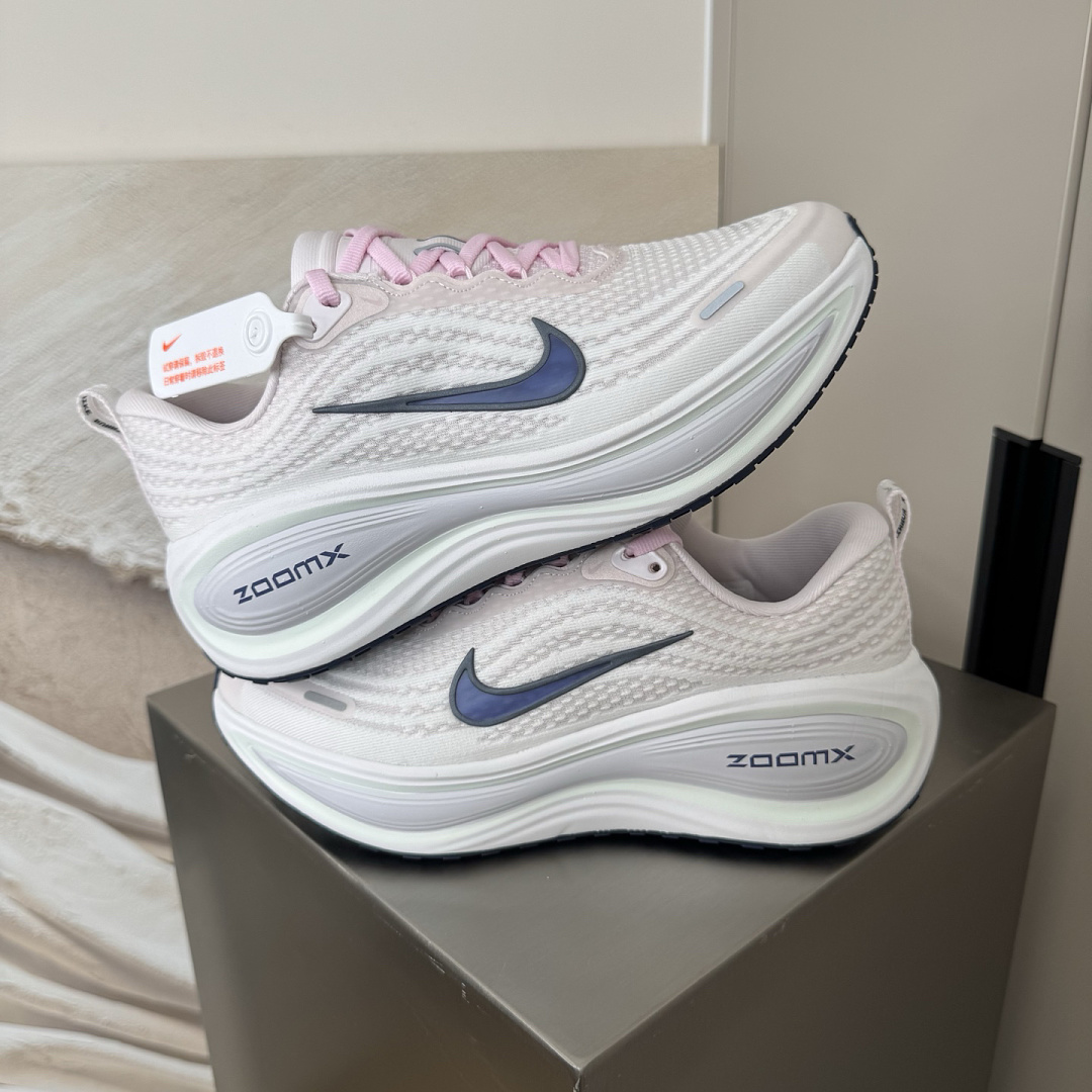 Nike Vomero Plus · YU85K — תמונה 25