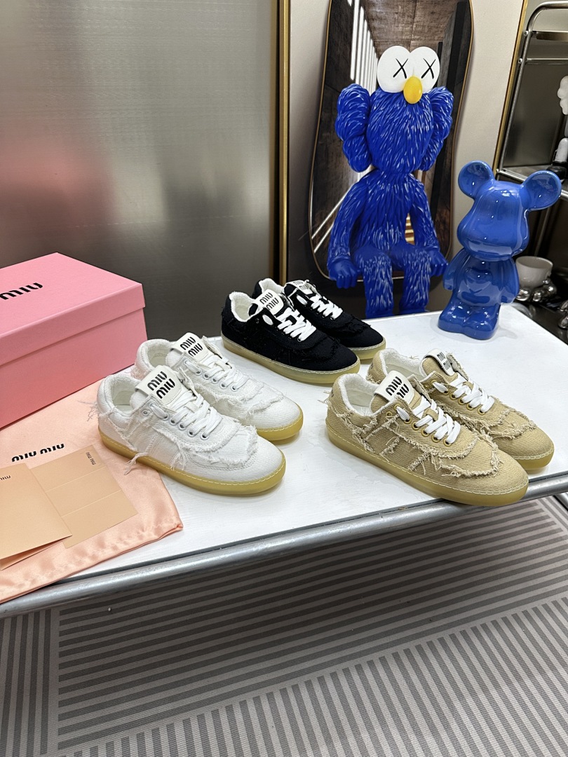 Miu Miu Canvas Sneakers · G65M — תמונה 3