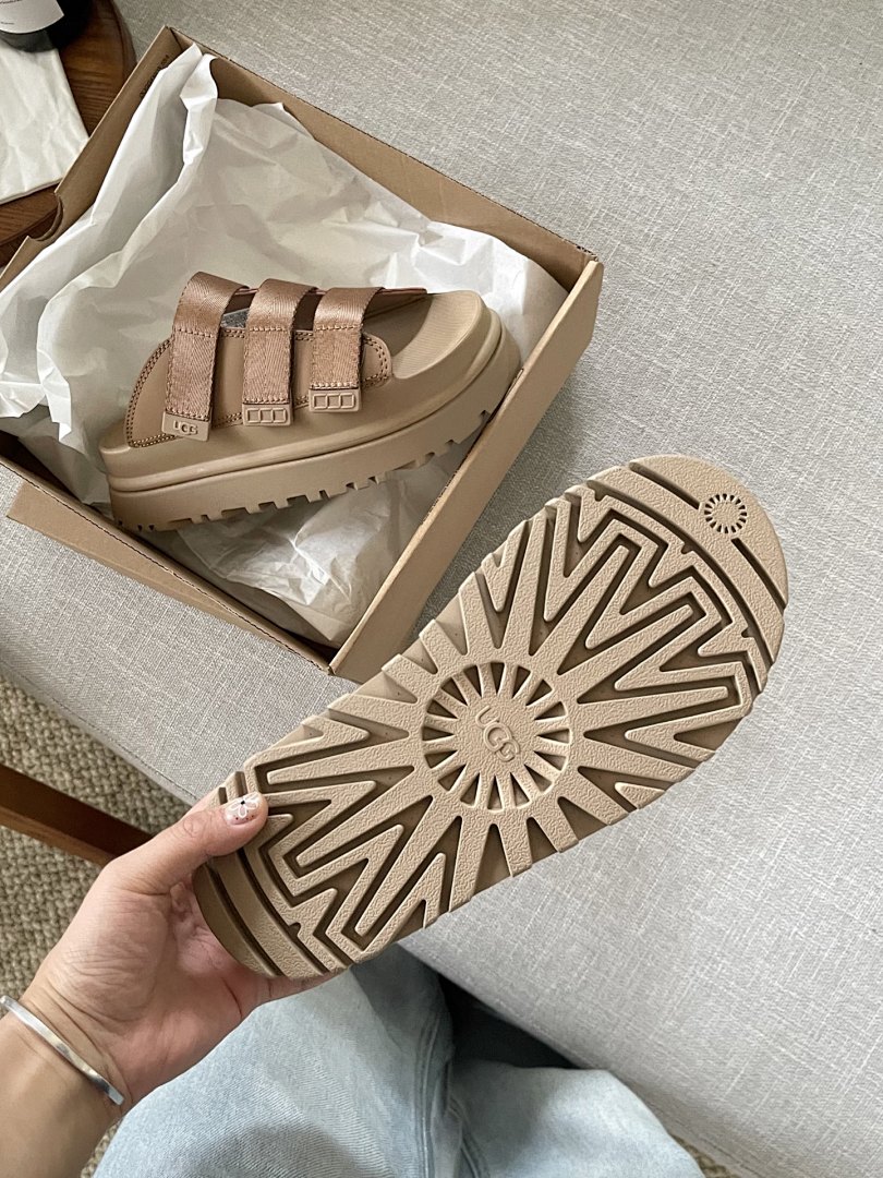 UGG GoldenGlow Slide · 3QK1 — תמונה 9