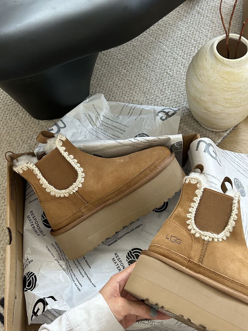 UGG — מגפיים · Y93G — תמונה 3