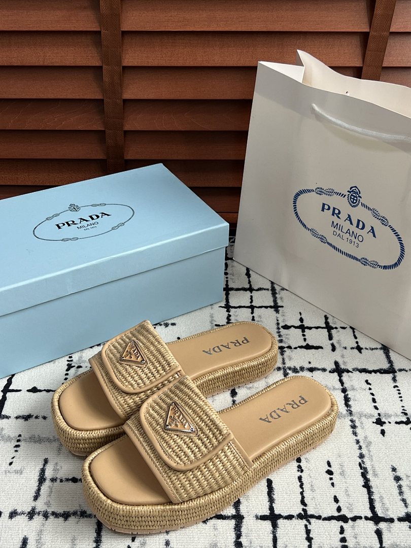 Prada Triangle Logo Slide Sandal · G18P — תמונה 6