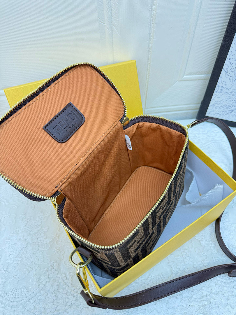 Fendi Vanity · 9E4P — תמונה 2