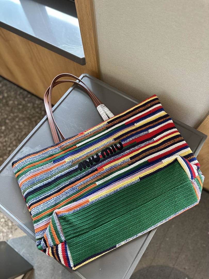Miu Miu Crochet Stripe Vertical Tote · Y167M — תמונה 4