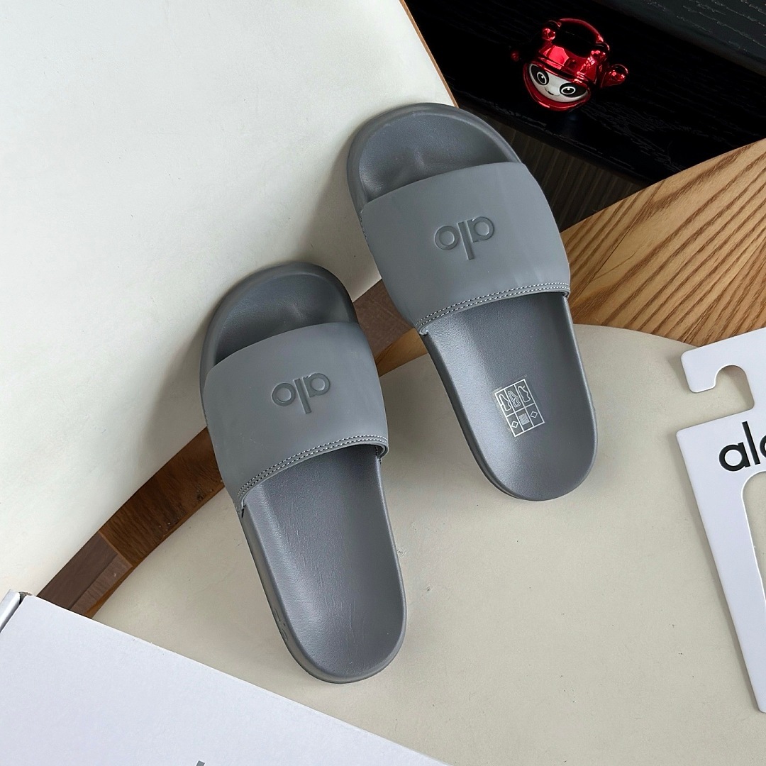 Alo Yoga It Slide · LDK3 — תמונה 7