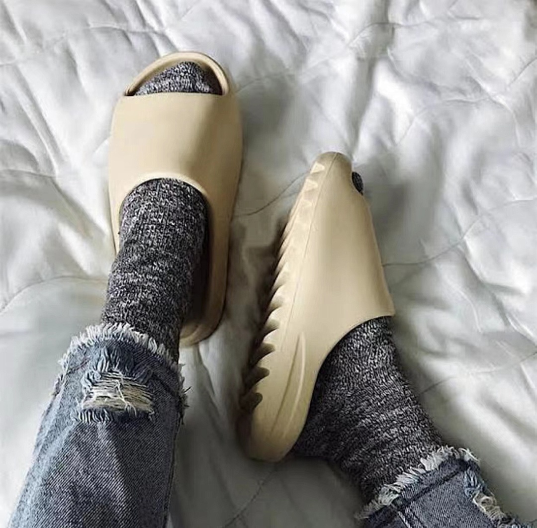 Adidas Yeezy Slide · W528D — תמונה 7