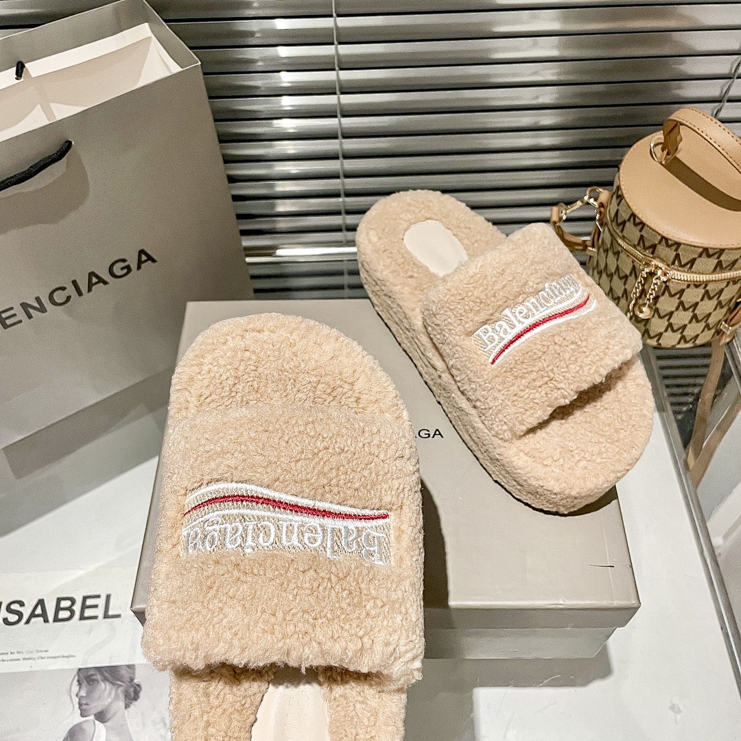 Balenciaga Furry Slides · Y25B — תמונה 6
