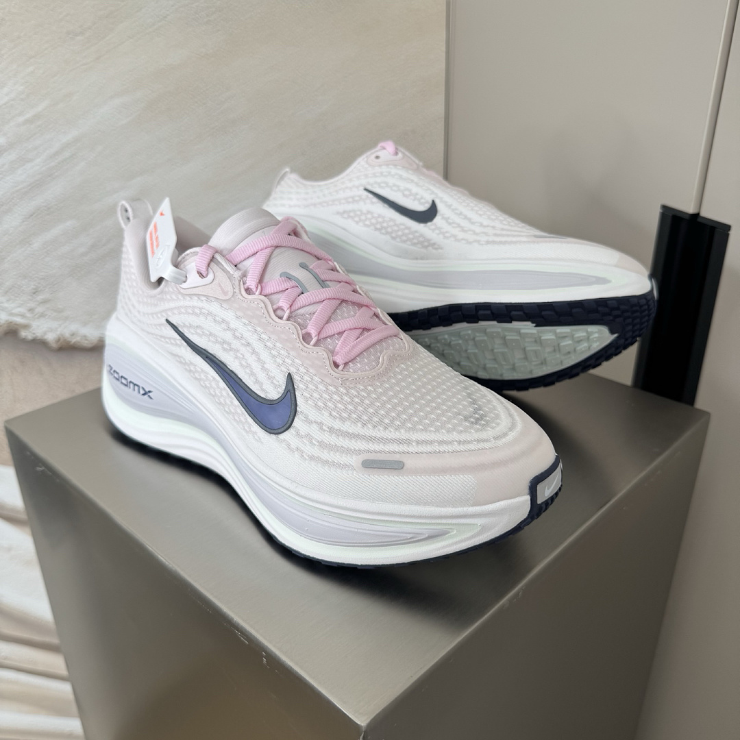 Nike Vomero Plus · YU85K — תמונה 27