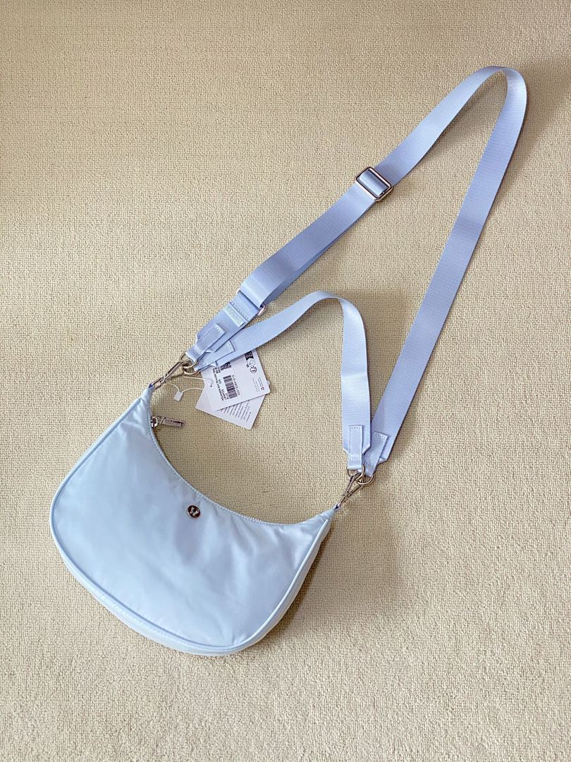 Lululemon City Essentials Small Shoulder Bag · ACC3 — תמונה 3