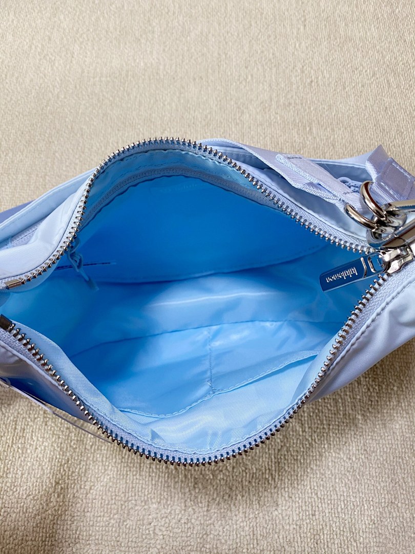 Lululemon City Essentials Small Shoulder Bag · ACC3 — תמונה 8