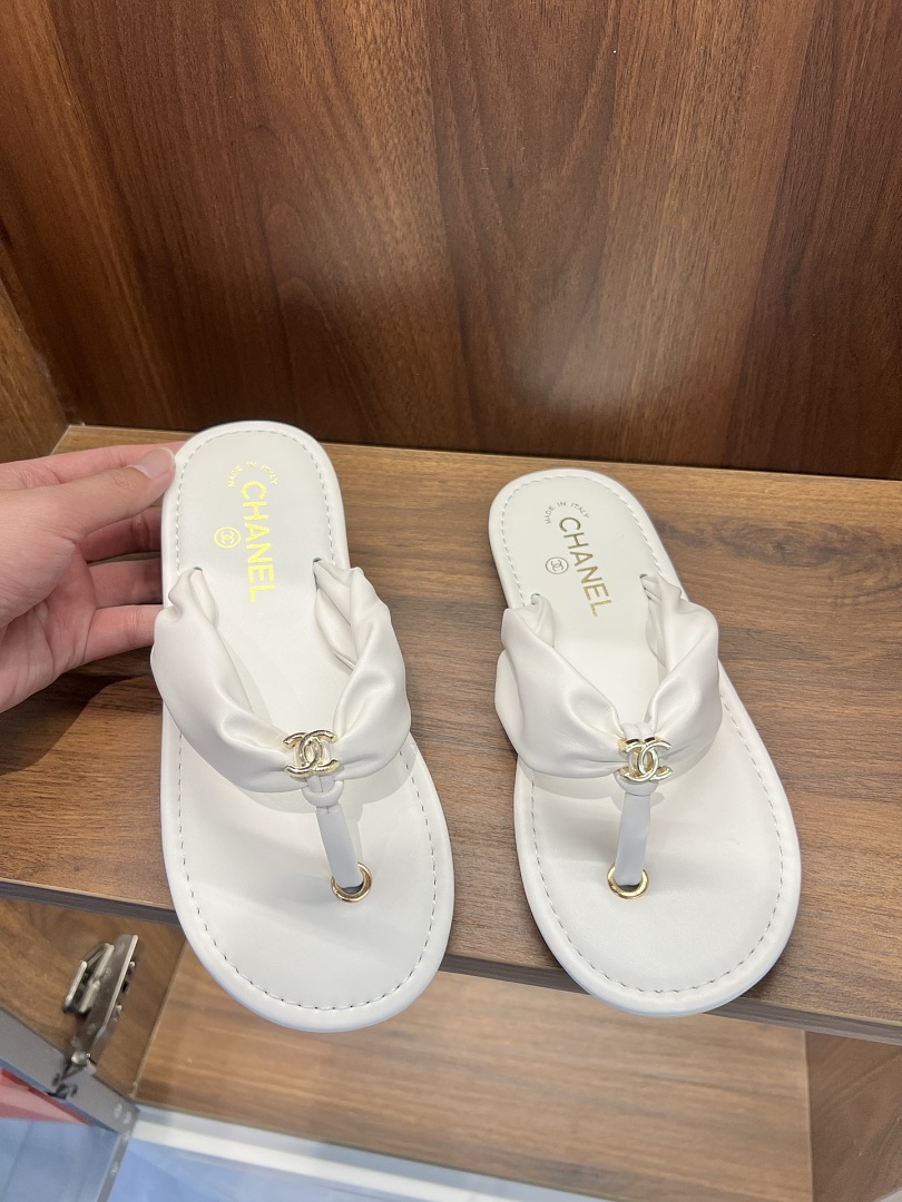 Chanel Quilted Thong Sandals · DS36 — תמונה 5