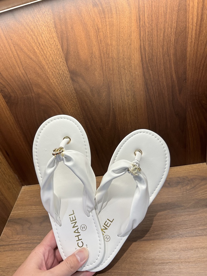 Chanel Quilted Thong Sandals · DS36 — תמונה 4