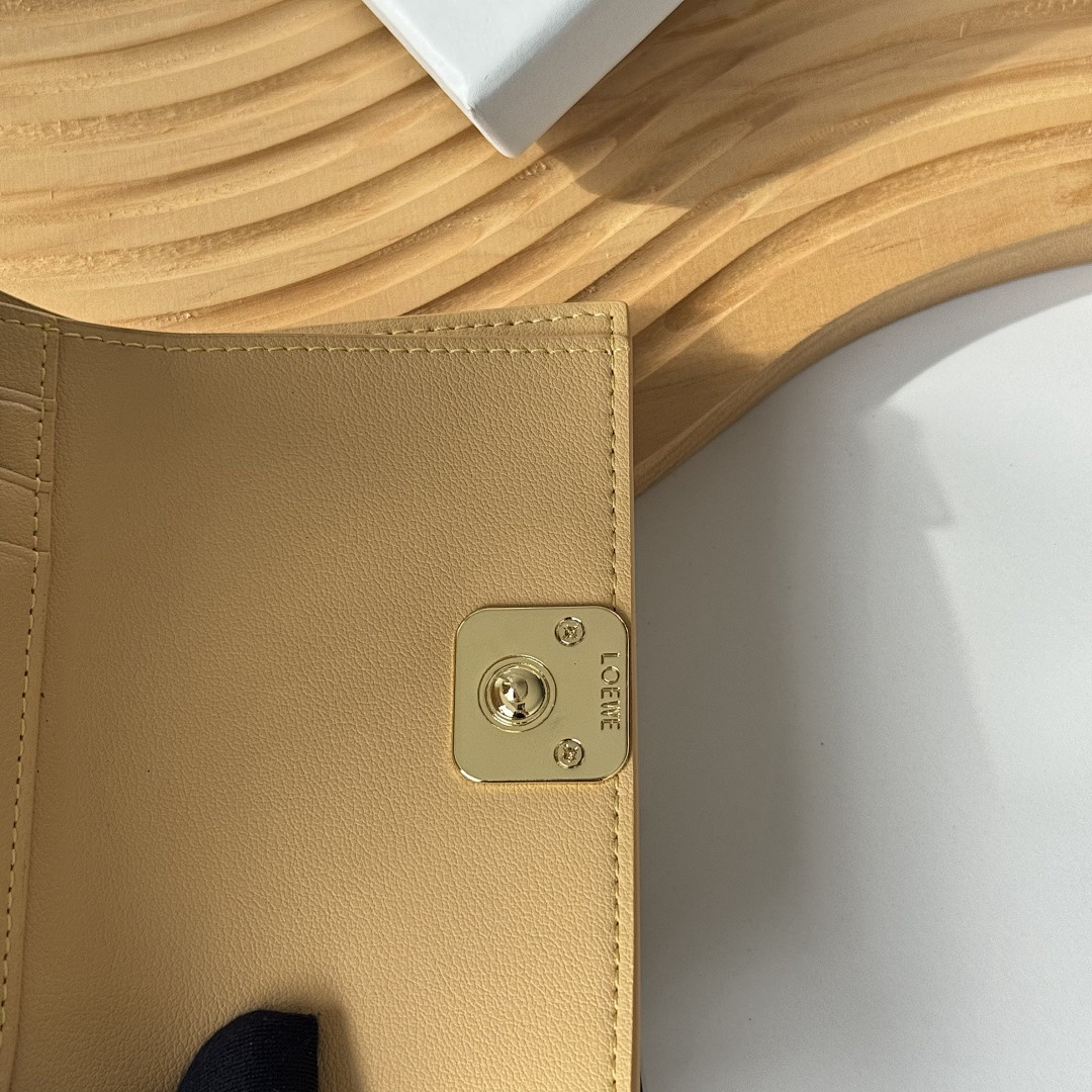 Loewe Anagram · J2LE — תמונה 6
