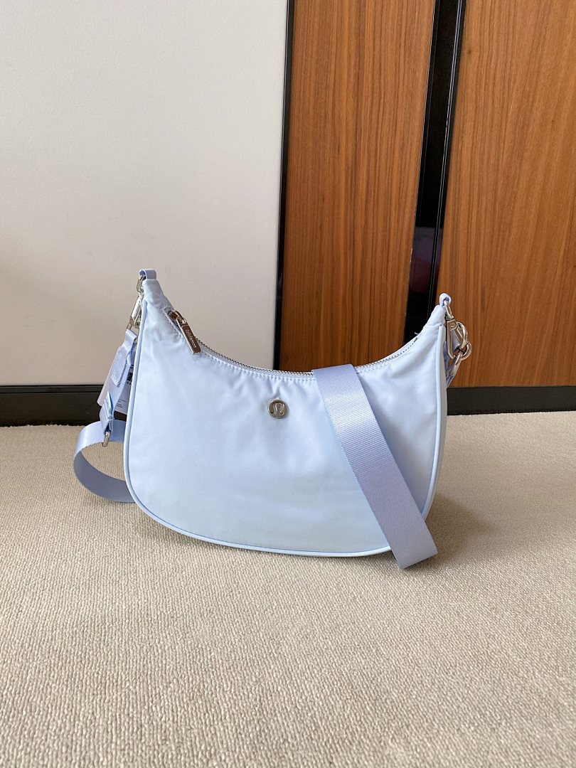Lululemon City Essentials Small Shoulder Bag · ACC3 — תמונה 6