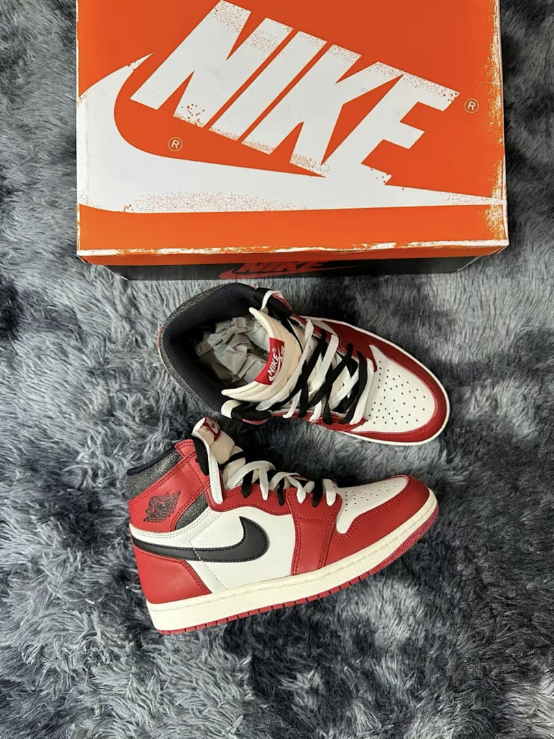 Nike Air Jordan 1 Retro High · W037A — תמונה 4
