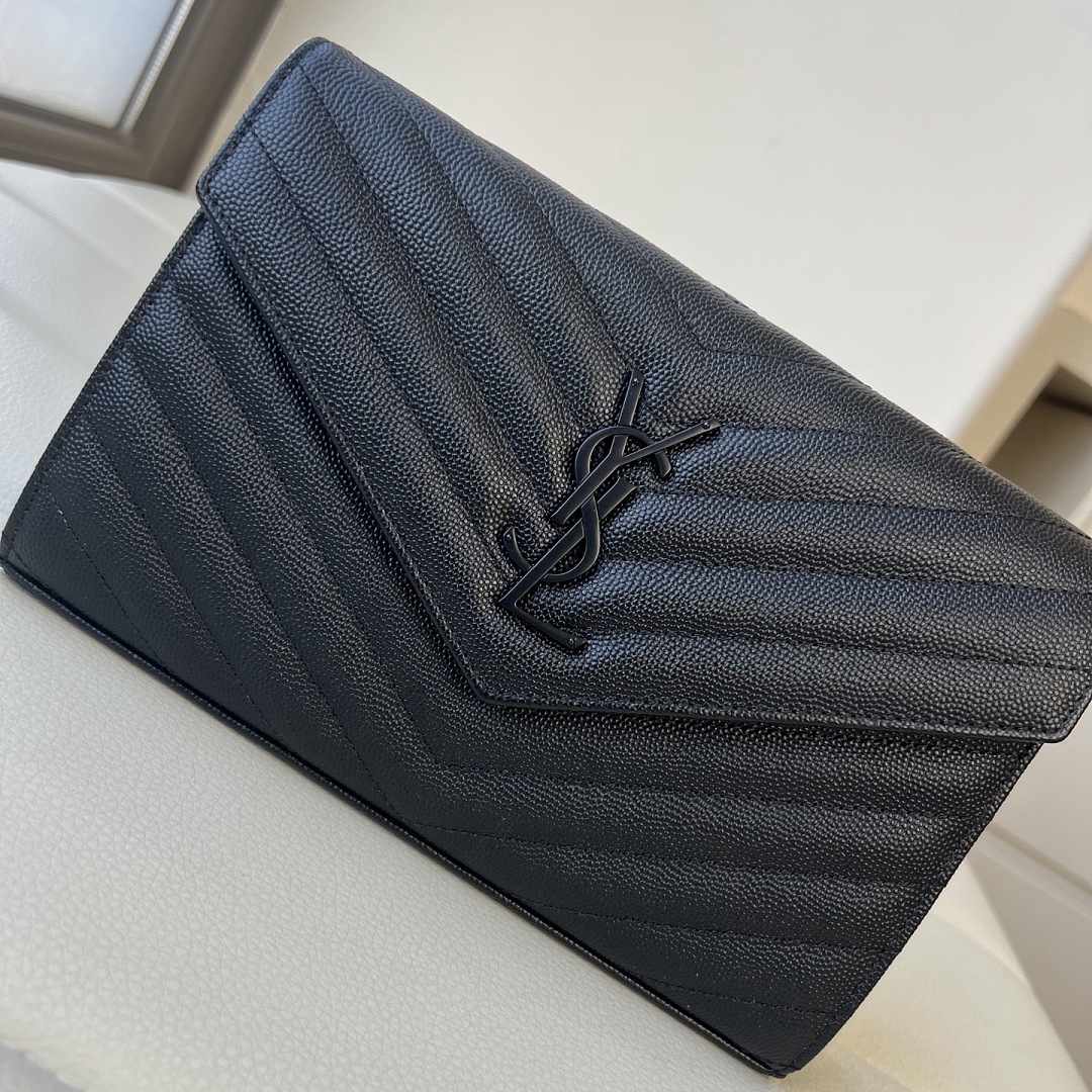 Saint Laurent Cassandre Matelassé Envelope Chain Wallet · YSB — תמונה 2