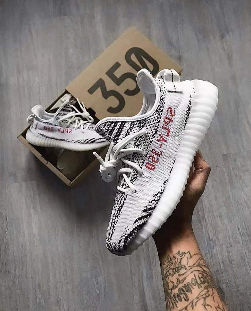 Adidas Yeezy Boost 350 V2 Triple · M682 — תמונה 4