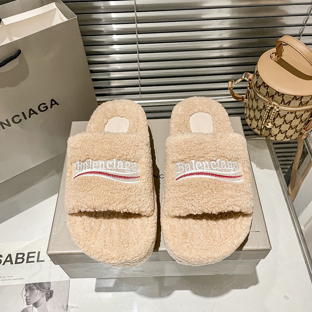 Balenciaga Furry Slides · Y25B — תמונה 3