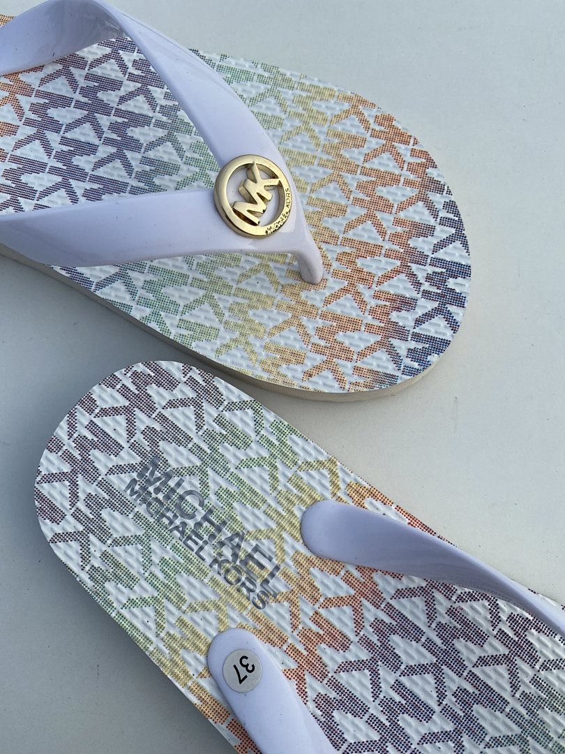 Michael Kors Signature Logo Flip Flops · SOSO — תמונה 4