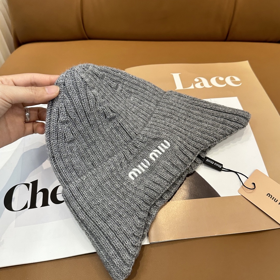 Miu Miu Wool And Cashmere Beanie · JSU8 — תמונה 12