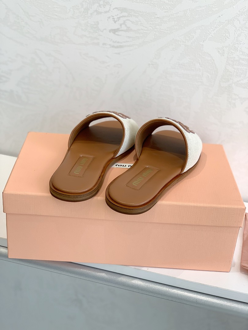 Miu Miu Canvas Logo Slide Sandal · R10J — תמונה 6