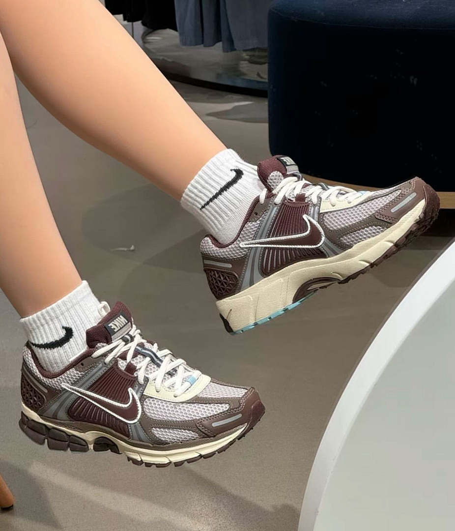 Nike Zoom Vomero 5 · YK23 — תמונה 9