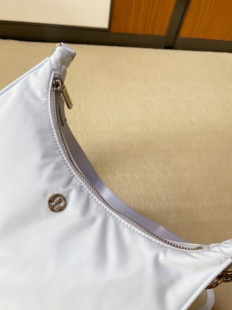 Lululemon City Essentials Small Shoulder Bag · ACC3 — תמונה 7
