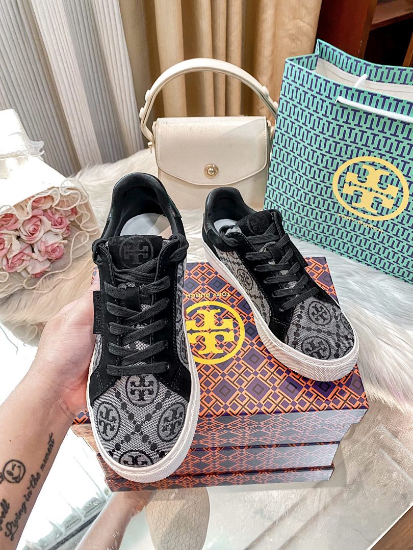 Tory Burch T Monogram Ladybug Sneaker · X2X6 — תמונה 5