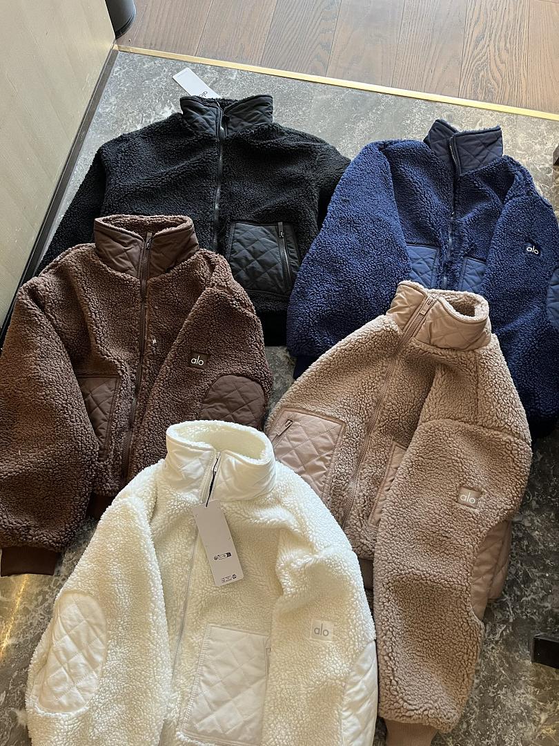 Alo Yoga Sherpa Edge Bomber · 5AT — תמונה 7