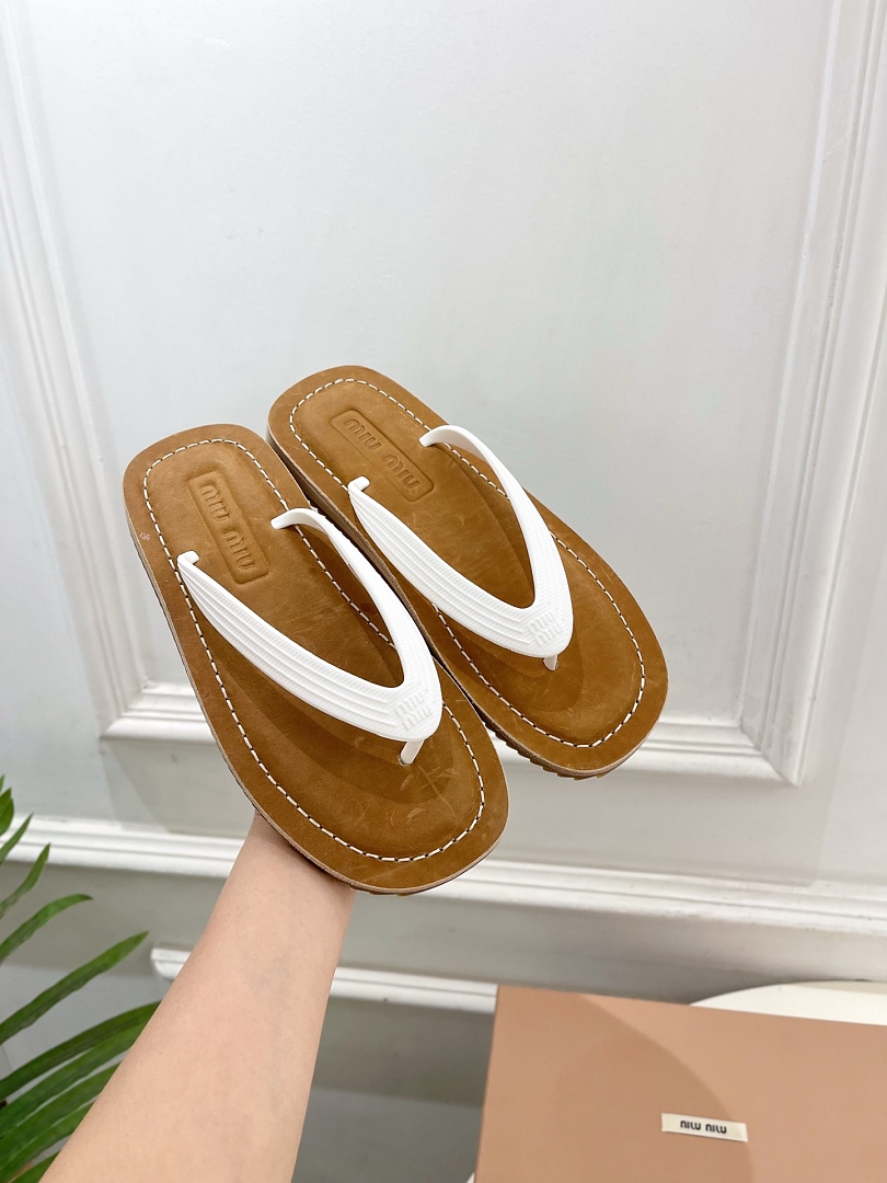 Miu Miu Thong Sandals · MD38