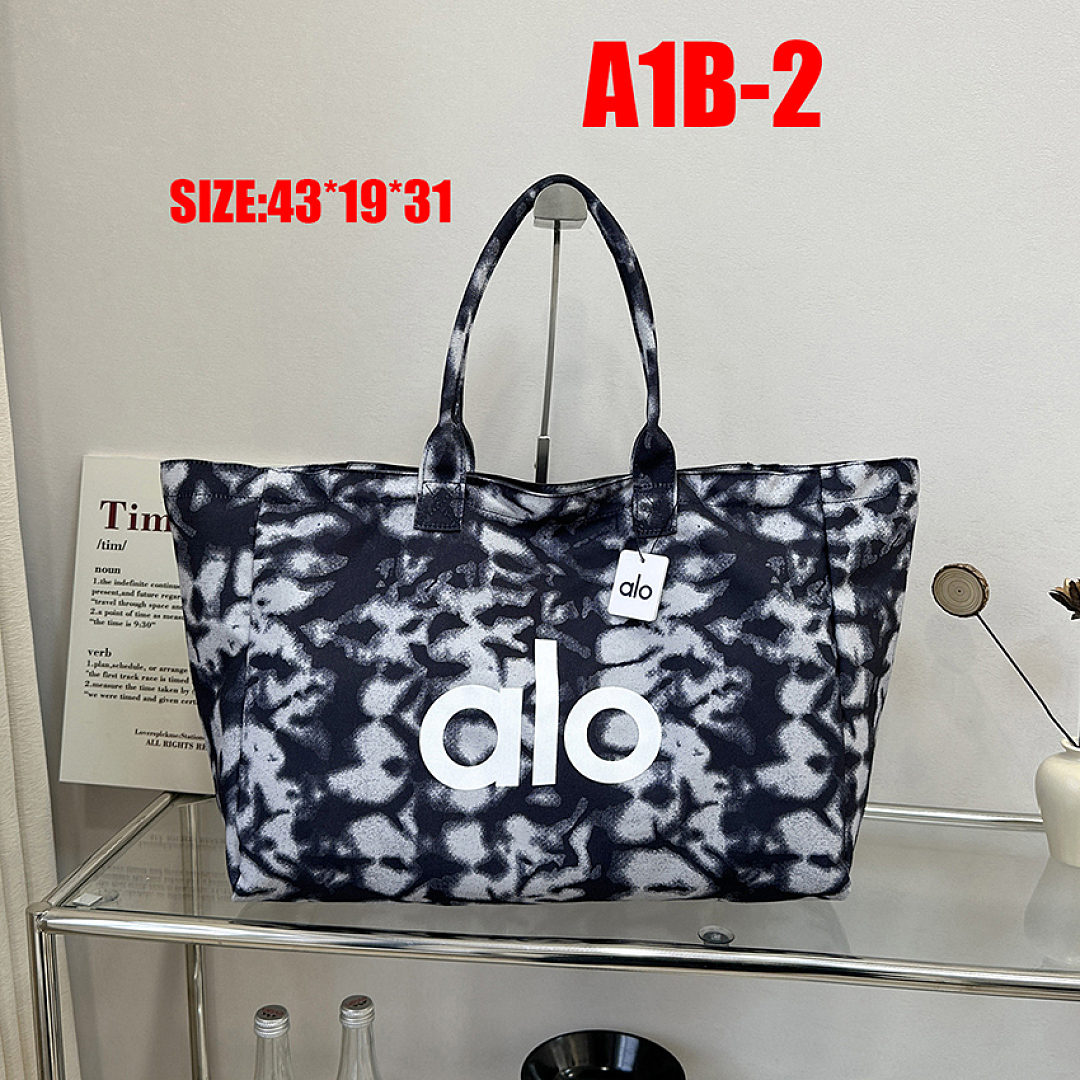 Alo Yoga Tie-Dye Shopper Tote · A1B — תמונה 10