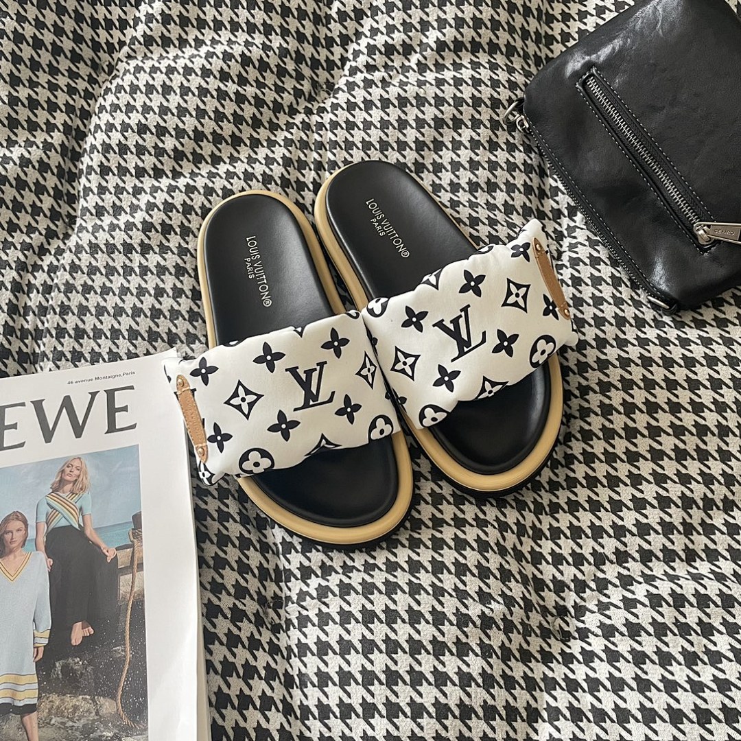 Louis Vuitton Pool Pillow Flat Comfort Mule · W6E7