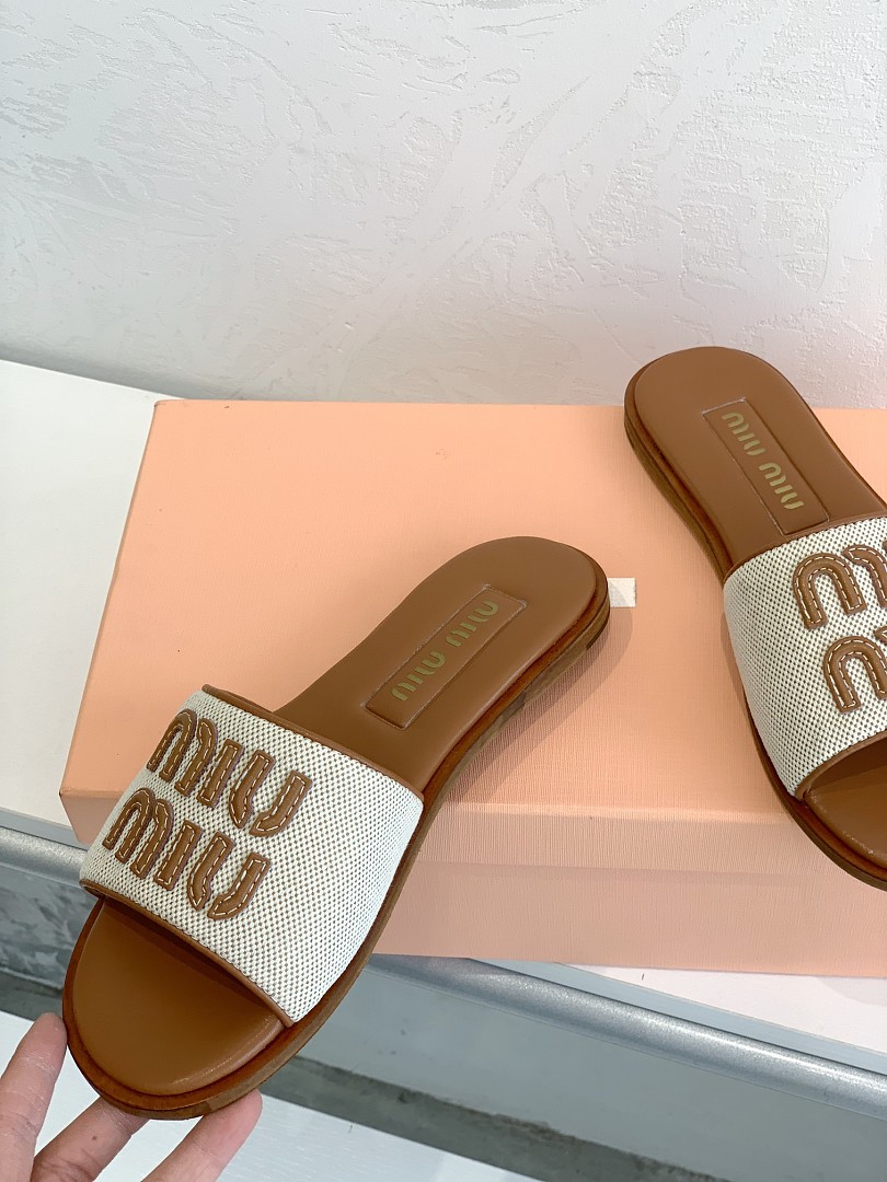 Miu Miu Canvas Logo Slide Sandal · R10J — תמונה 7