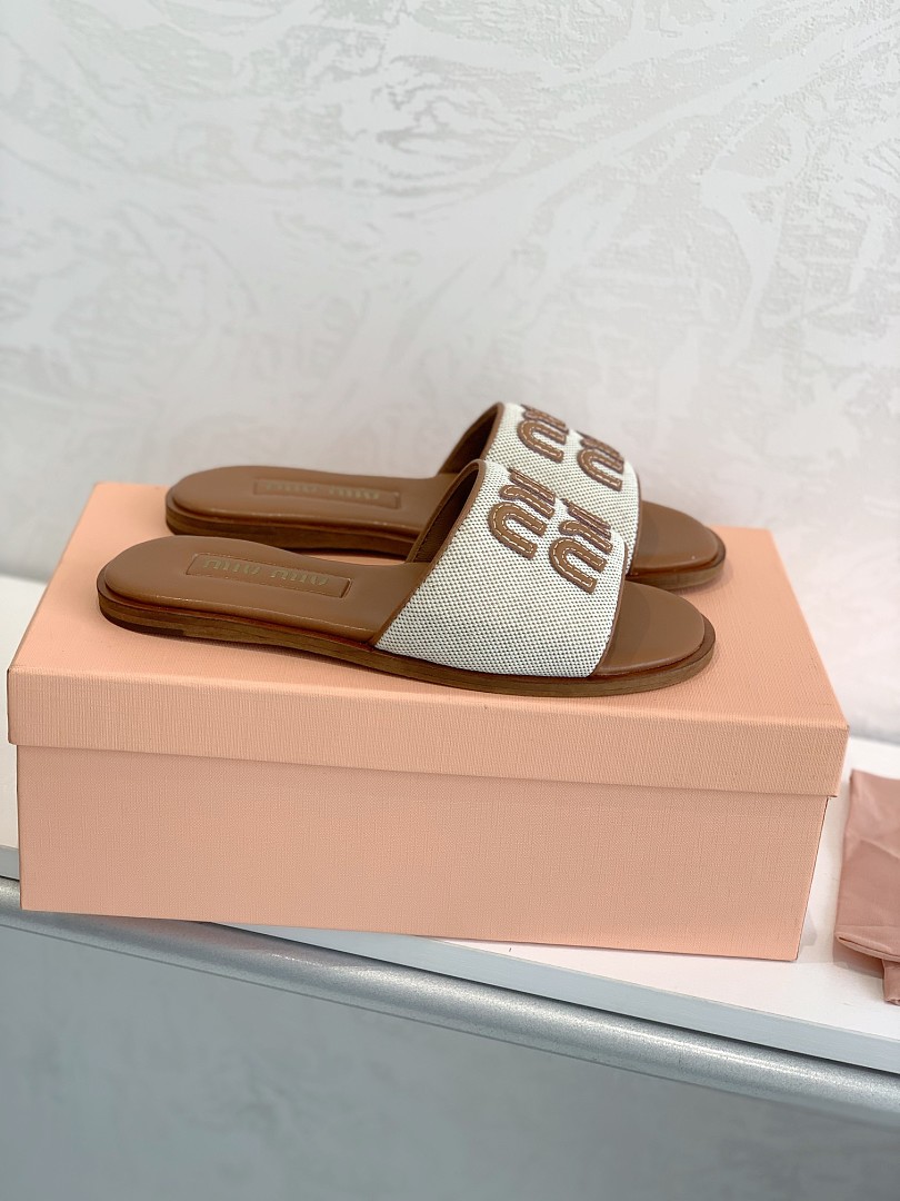 Miu Miu Canvas Logo Slide Sandal · R10J — תמונה 5