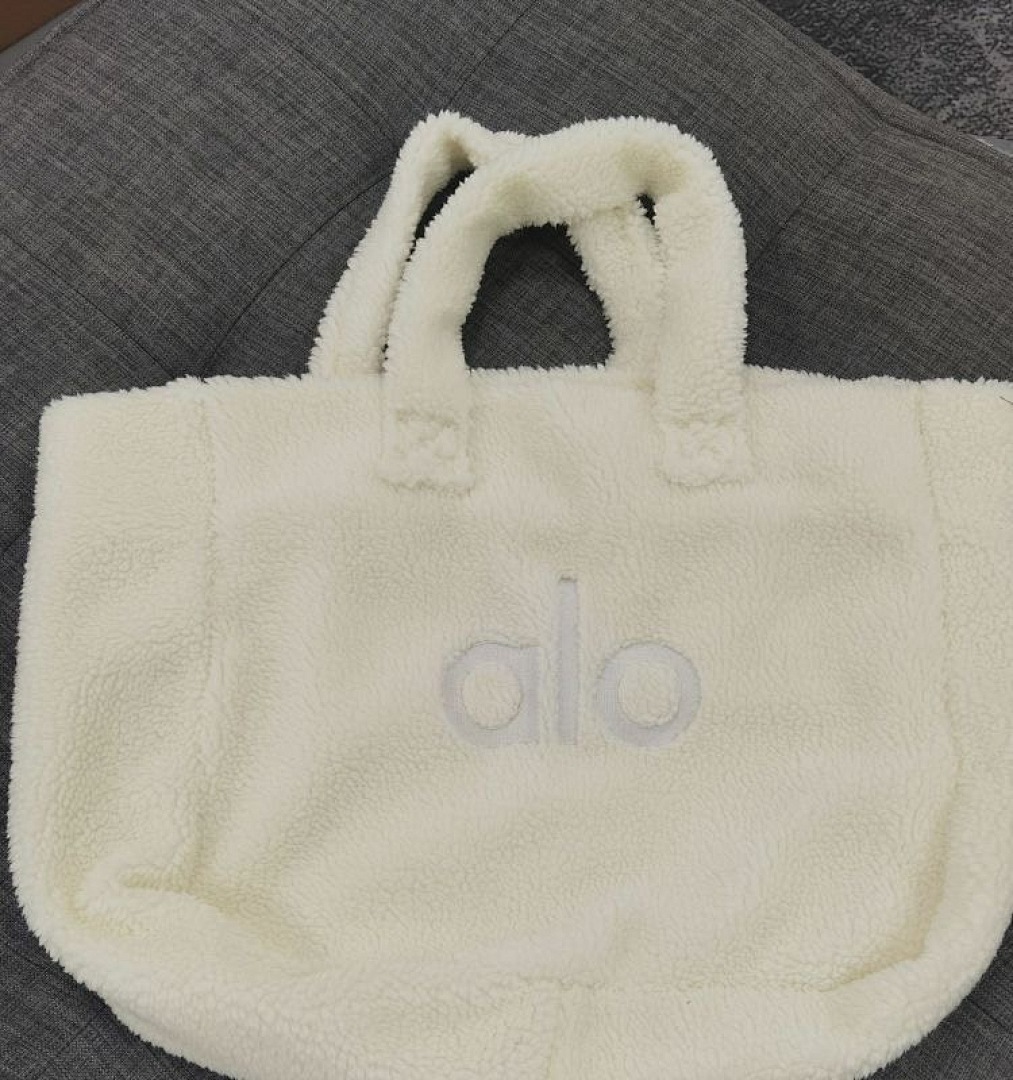 Alo Yoga Foxy Sherpa Tote · U8Q1 — תמונה 8