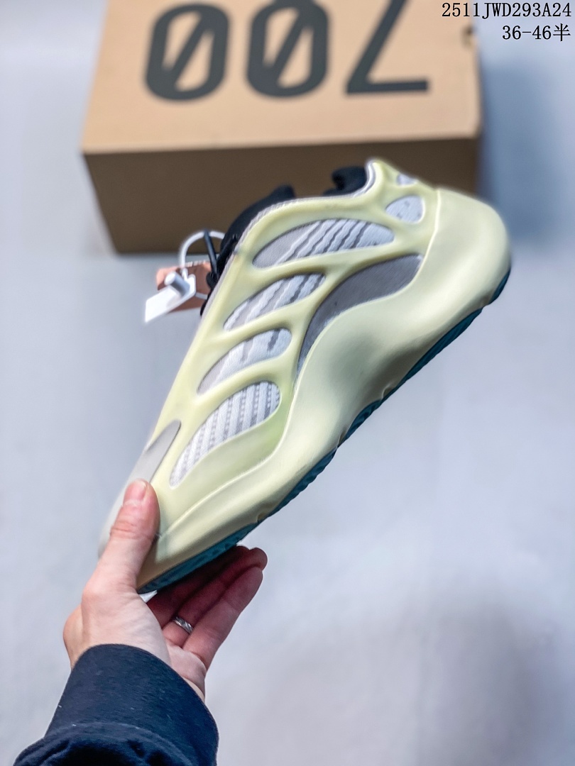 Adidas Yeezy 700 V3 Kyanite · Y700 — תמונה 4