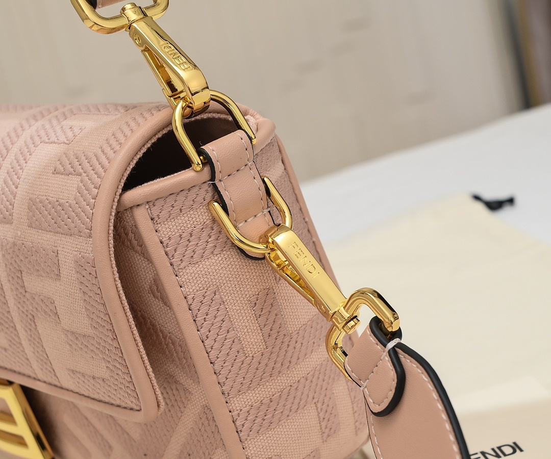 Fendi Baguette · W9K2 — תמונה 8