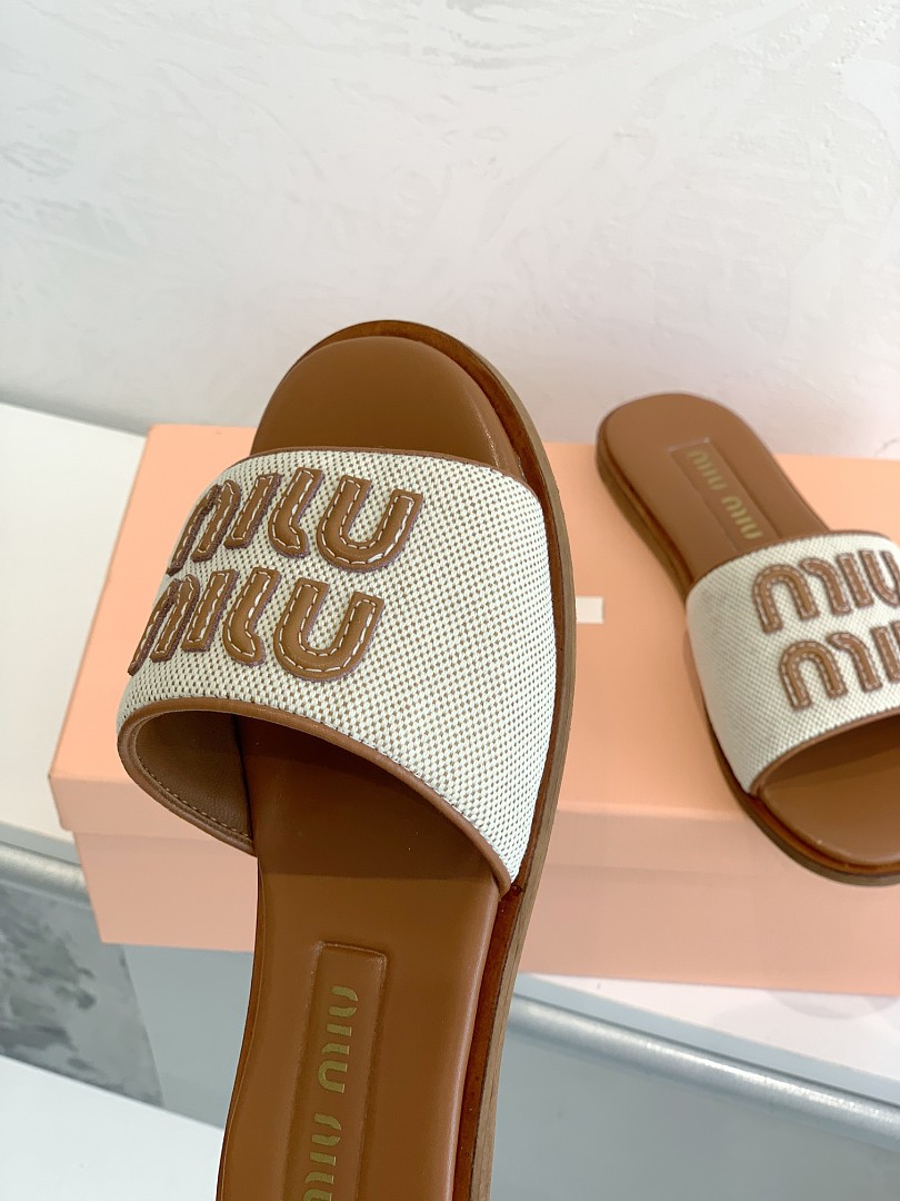 Miu Miu Canvas Logo Slide Sandal · R10J — תמונה 8