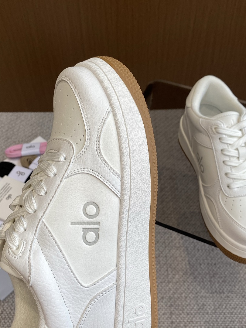 Alo Yoga Recovery Mode Sneaker · QWY — תמונה 10