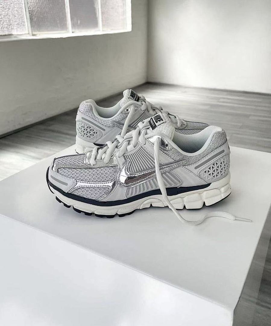 Nike Air Zoom Vomero 5 · E36J — תמונה 7