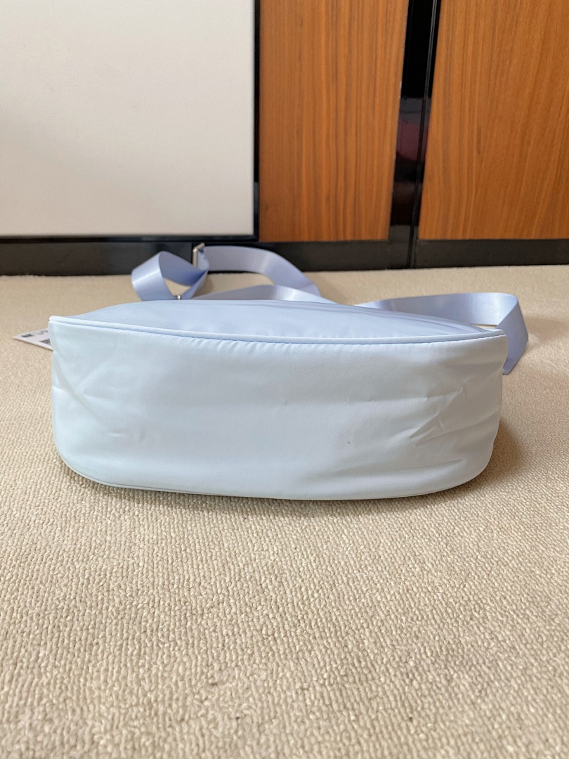 Lululemon City Essentials Small Shoulder Bag · ACC3 — תמונה 2