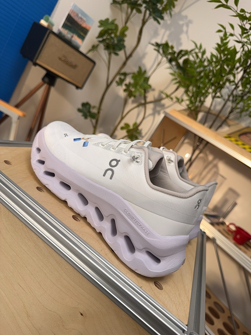 On Cloudtilt · Y181C — תמונה 9